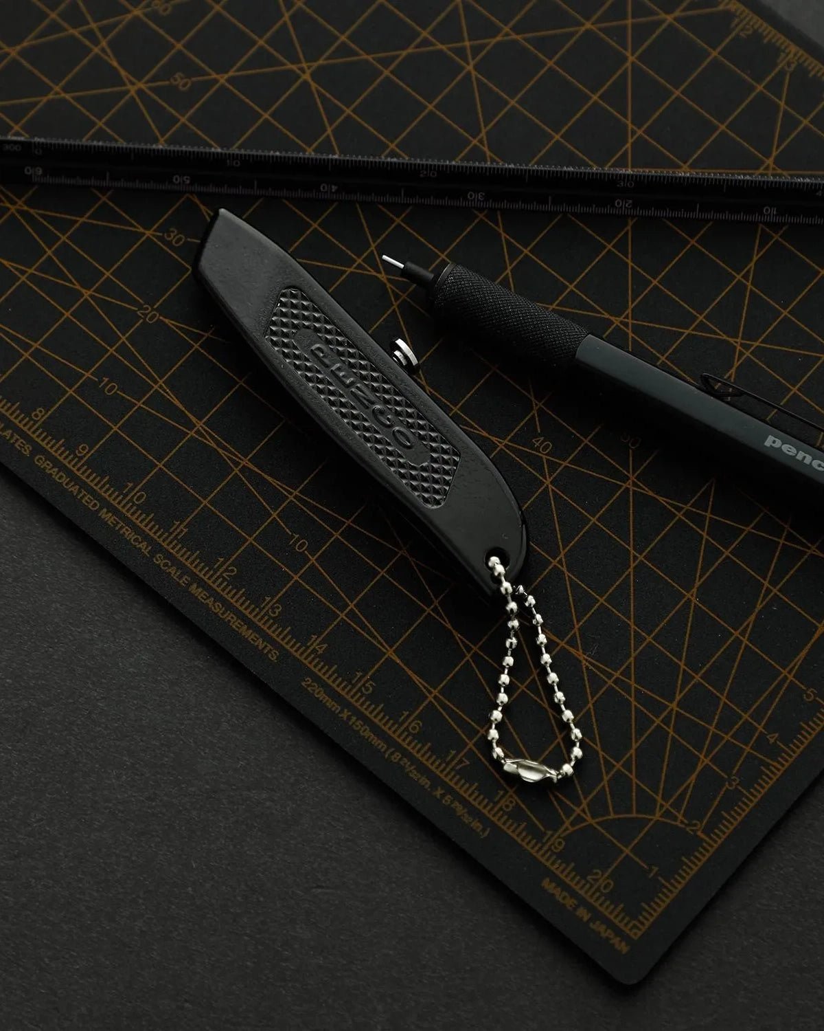 Penco - Cutter Schlüsselanhänger • Black - ROSA ECK