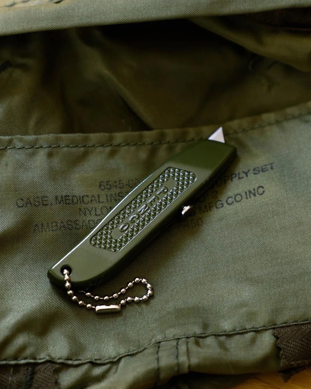 Penco - Cutter Schlüsselanhänger • Khaki - ROSA ECK