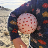 Petit Jour Paris - Spielball (⌀ 13 cm) • Erdbeeren - ROSA ECK