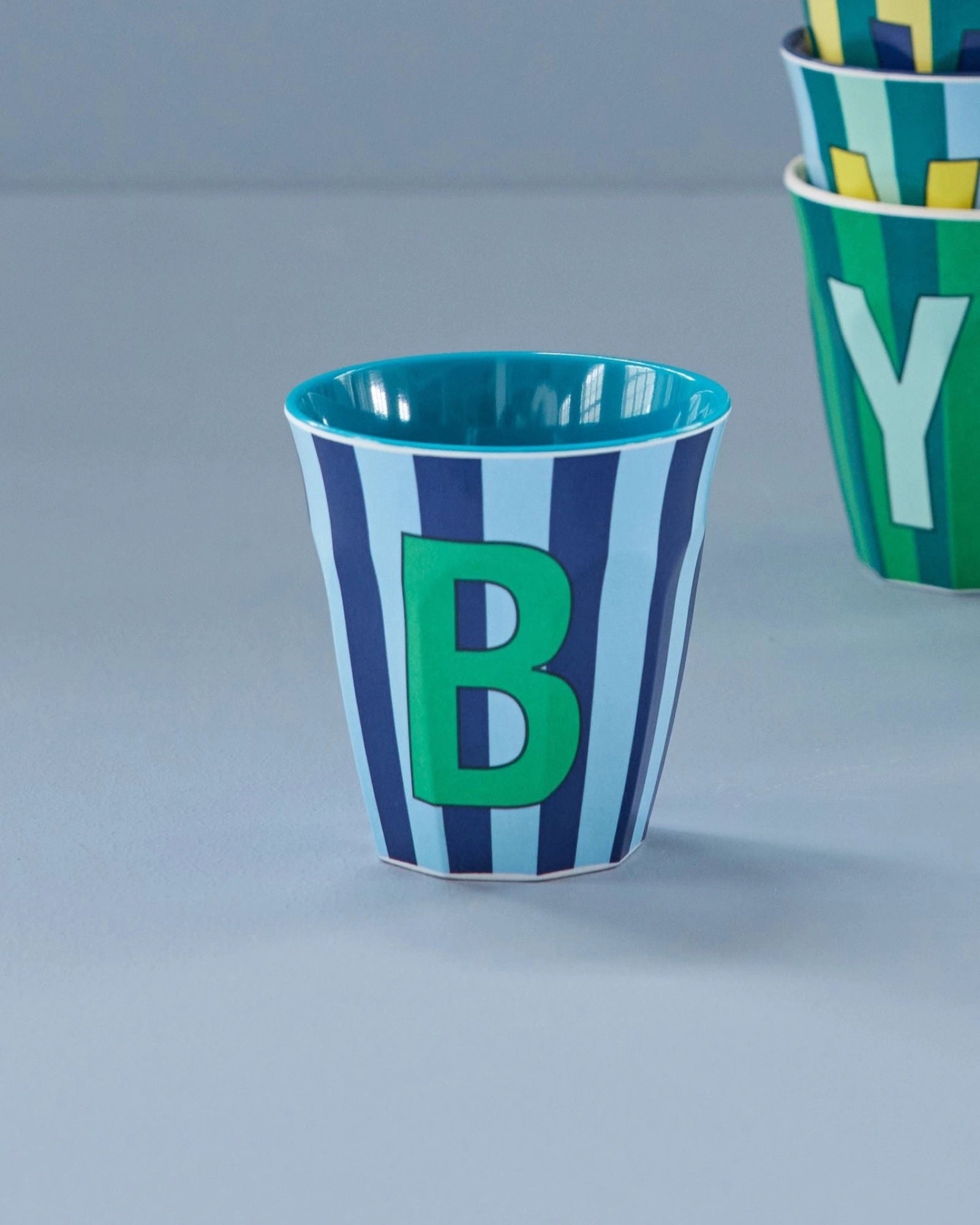 rice Buchstabenbecher (250 ml) – B Stripes, Blau