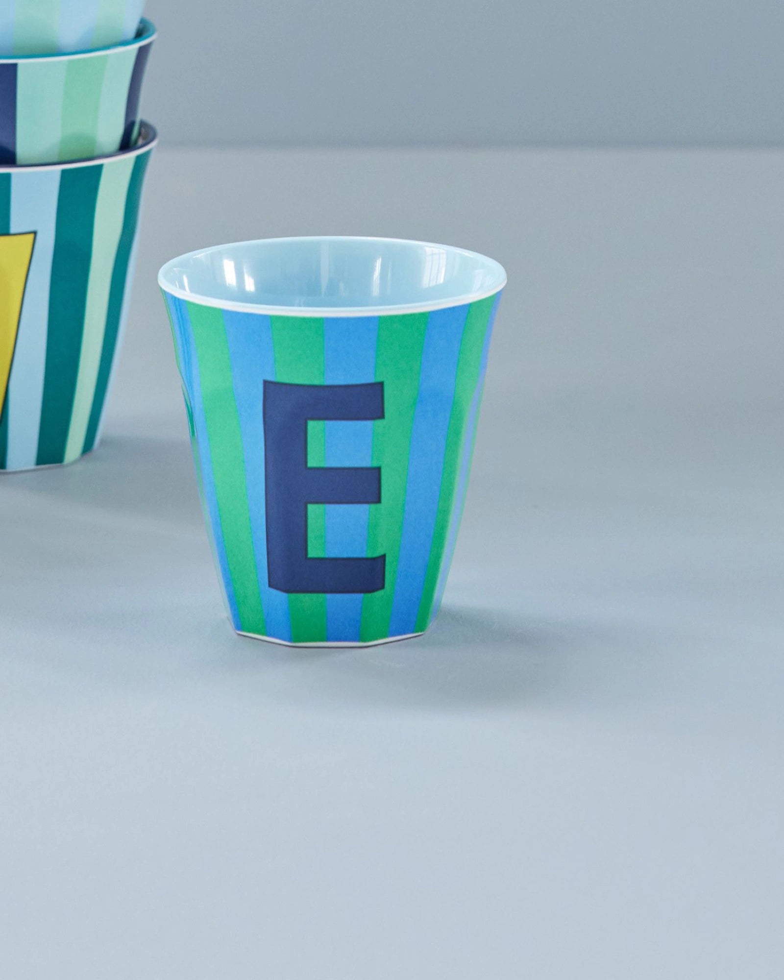 rice Buchstabenbecher (250 ml) – E Stripes, Blau