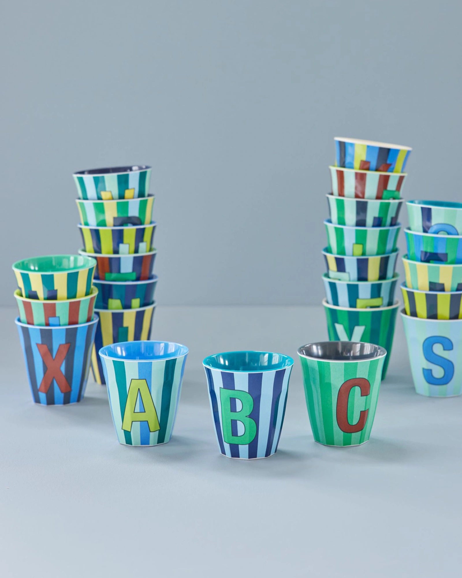 rice Buchstabenbecher (250 ml) – S Stripes, Blau