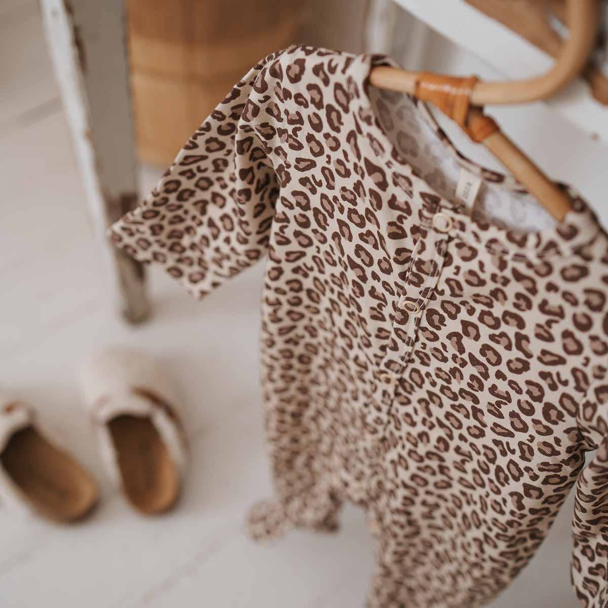 Rose in April - AMALIA Babypyjama | Leopard (6 Monate) - ROSA ECK - Braun, ,