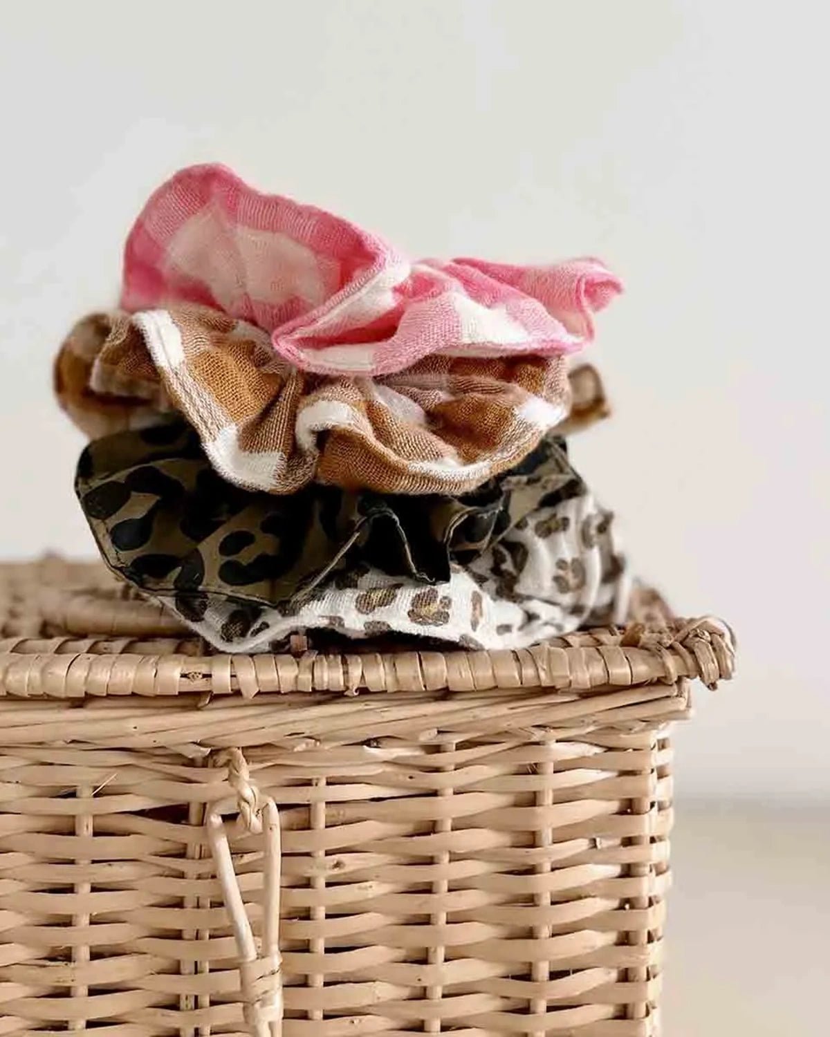 Rose in April - CHOUCHOU Haargummi • Vichy Caramel - Haargummi - ROSA ECK