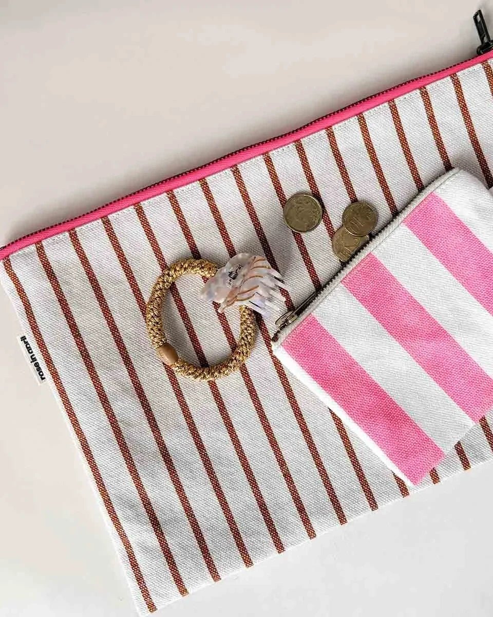 Rose in April - LILI Etui • Stripes Tennis Pecan/Greige - ROSA ECK