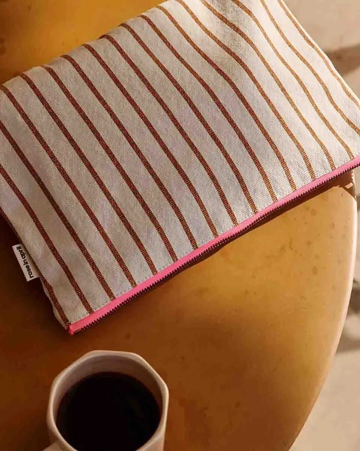 Rose in April - LILI Etui • Stripes Tennis Pecan/Greige - ROSA ECK