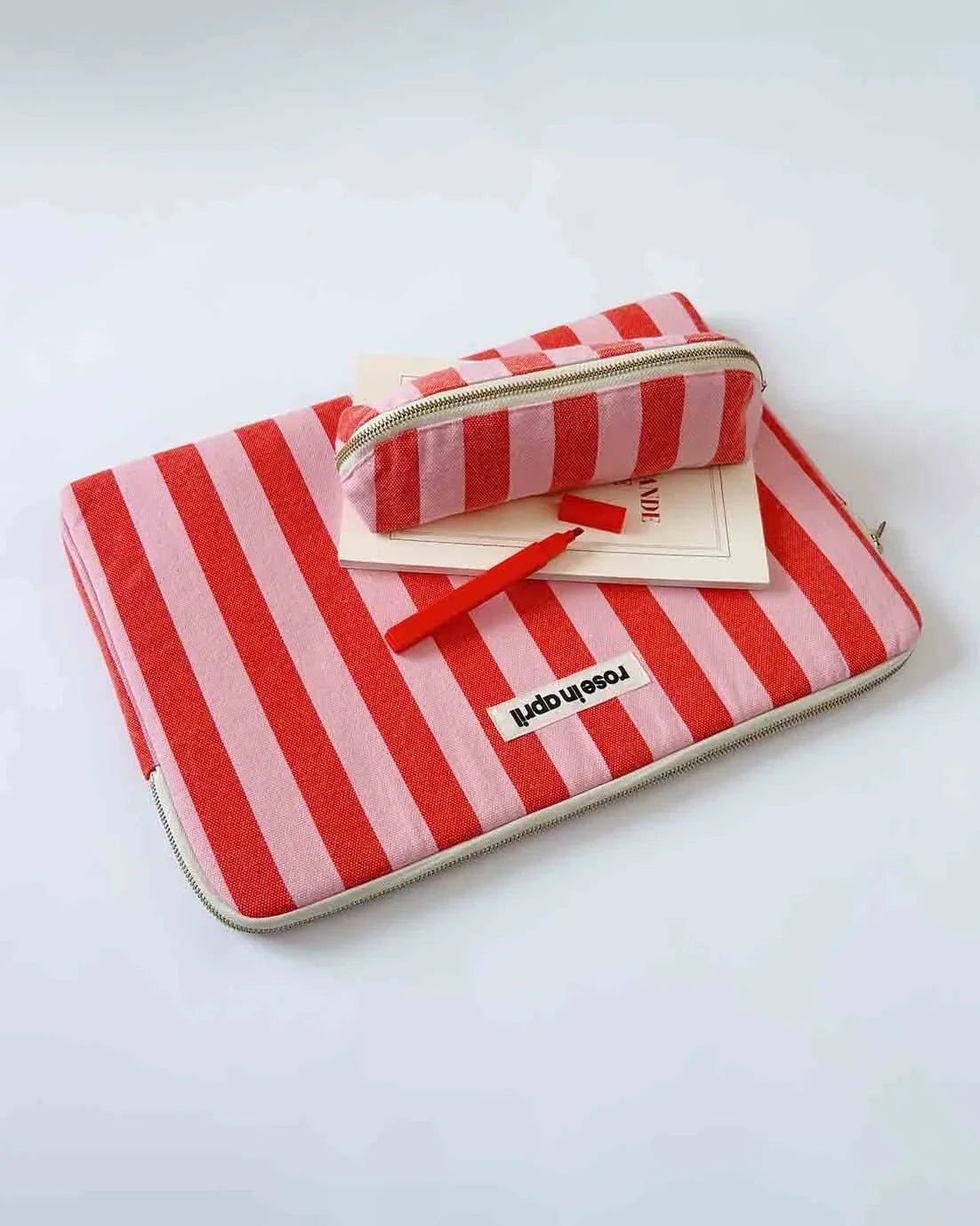 Rose in April - MAYA Laptoptasche (15/16 Zoll) • Stripes Tomato/Candy - ROSA ECK