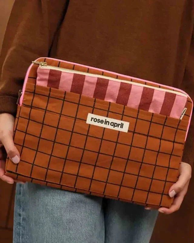 Rose in April - OCTAVE Laptoptasche (13/14 Zoll) • Check Ginger - ROSA ECK
