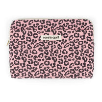 Rose in April - OCTAVE Laptoptasche (13/14 Zoll) • Leopard Strawberry - ROSA ECK
