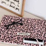 Rose in April - OCTAVE Laptoptasche (13/14 Zoll) • Leopard Strawberry - ROSA ECK