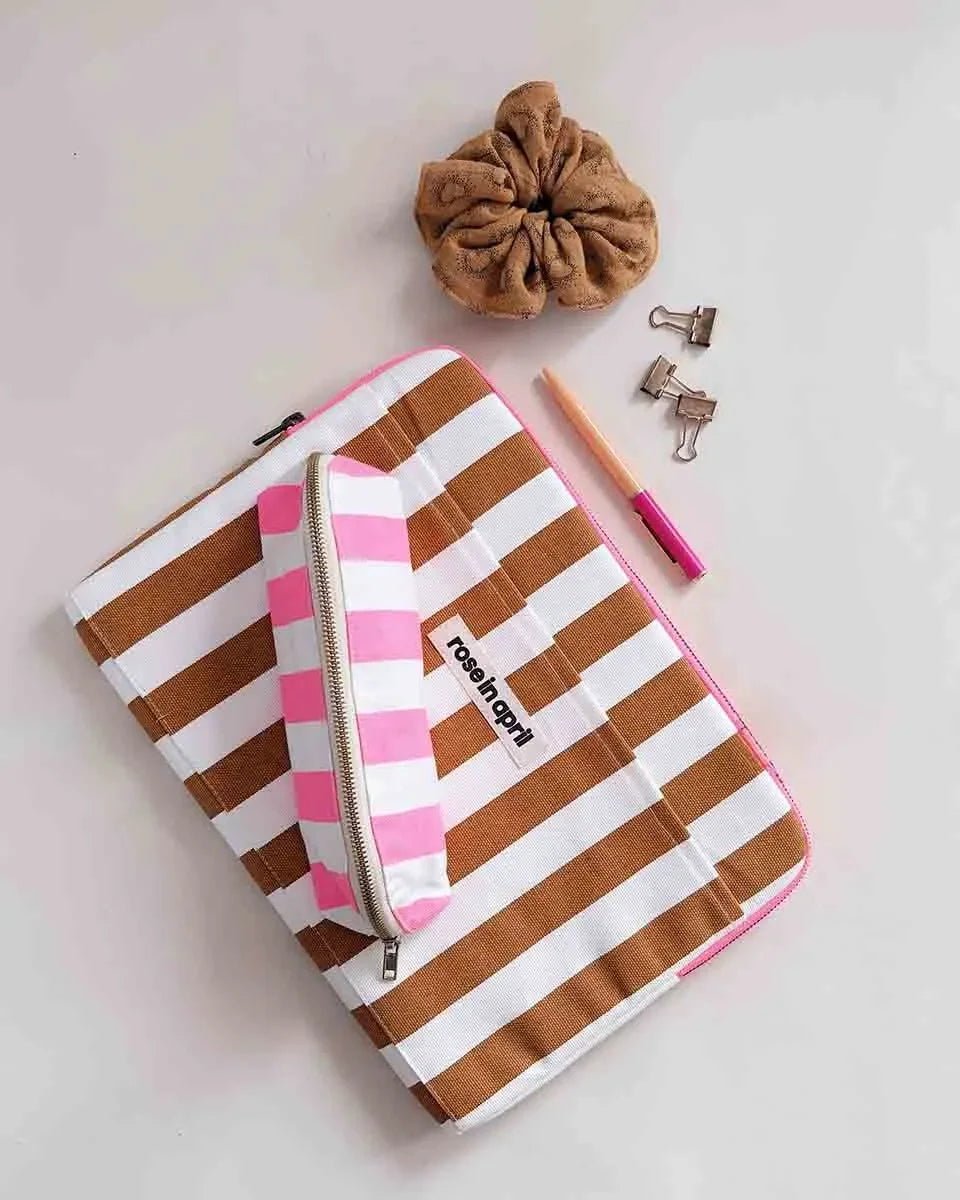 Rose in April - OCTAVE Laptoptasche (13/14 Zoll) • Stripes Ecru/Caramel - ROSA ECK