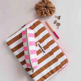 Rose in April - OCTAVE Laptoptasche (13/14 Zoll) • Stripes Ecru/Caramel - ROSA ECK