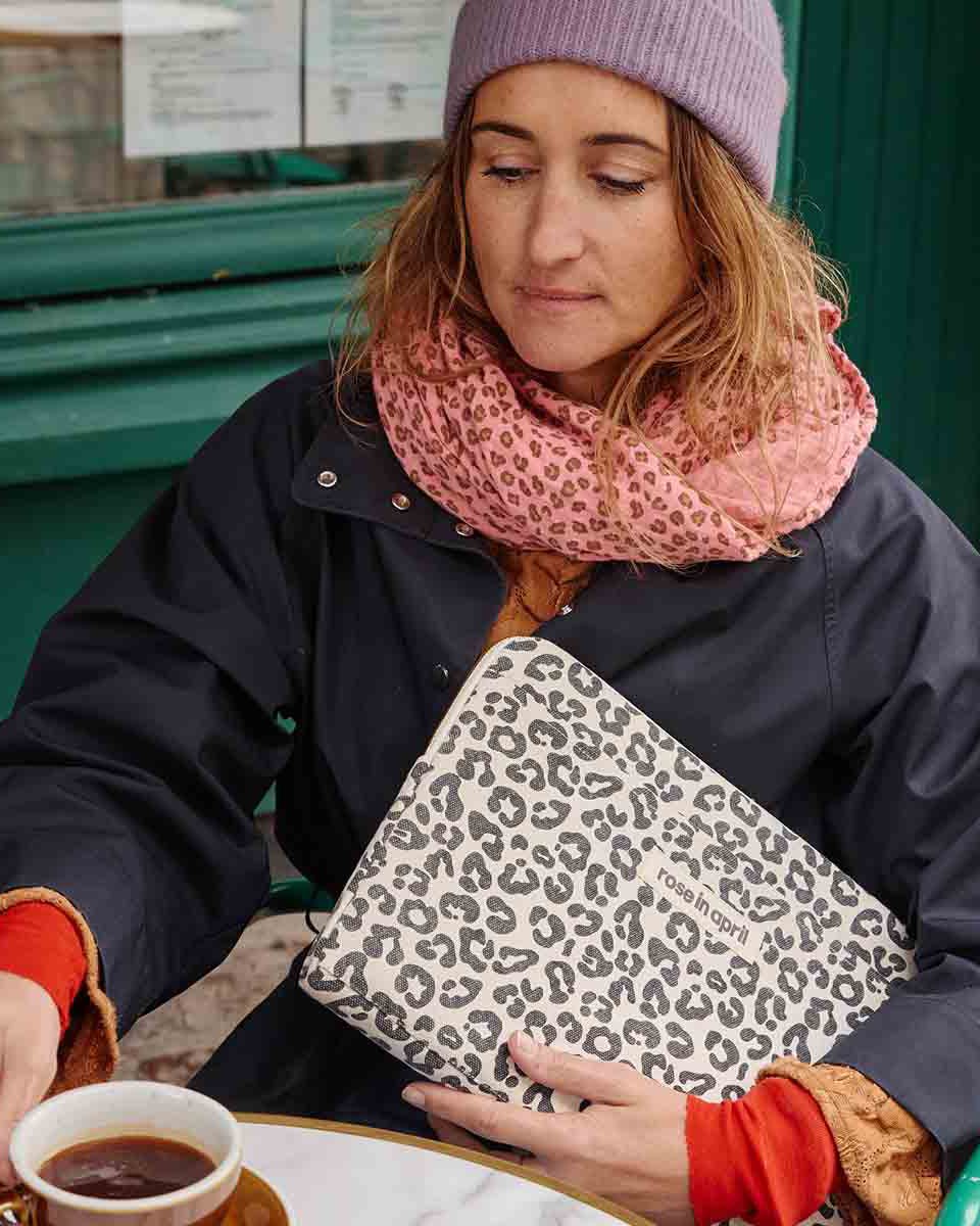 Rose in April - OCTAVE Laptoptasche | Graou Greige - Laptoptasche - ROSA ECK - 