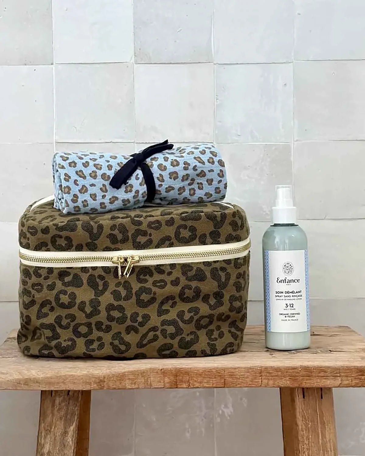 Rose in April - OONA Beautycase • Graou Olive - ROSA ECK