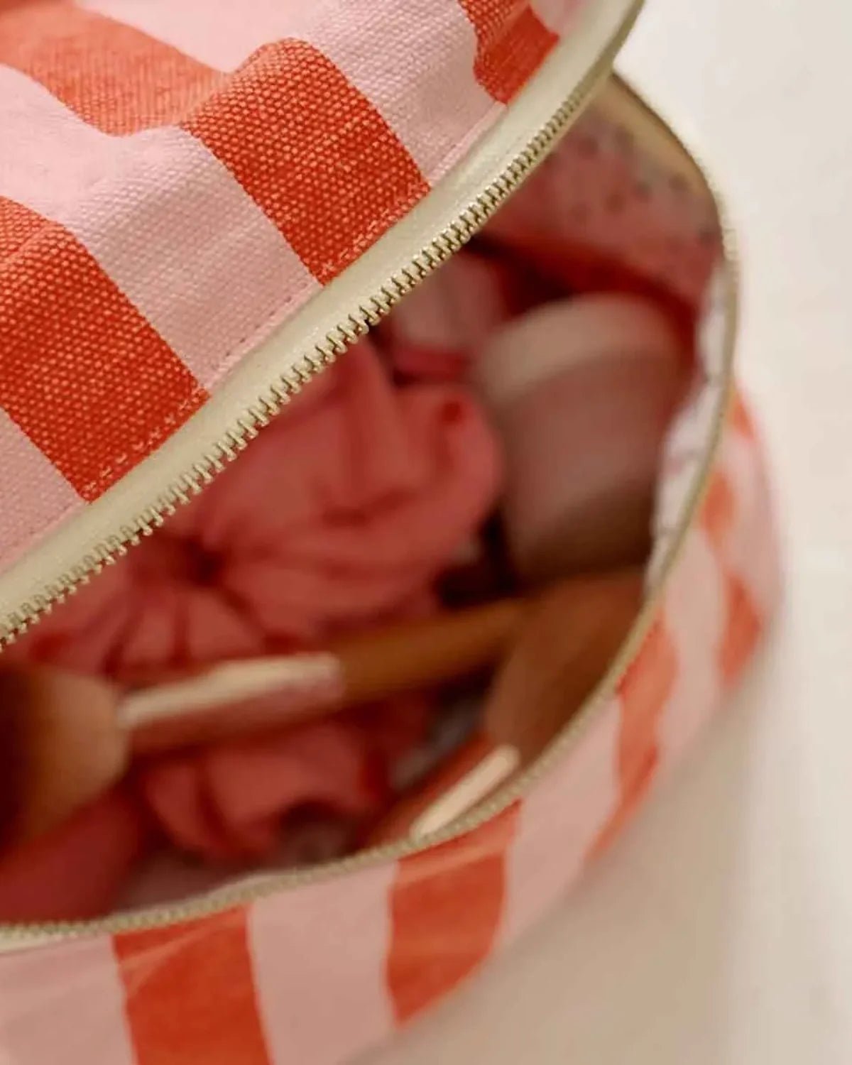 Rose in April - OONA Beautycase • Stripes Tomato/Candy - ROSA ECK