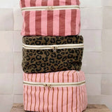 Rose in April - OONA Beautycase • Tennis Pecan/Strawberry - ROSA ECK