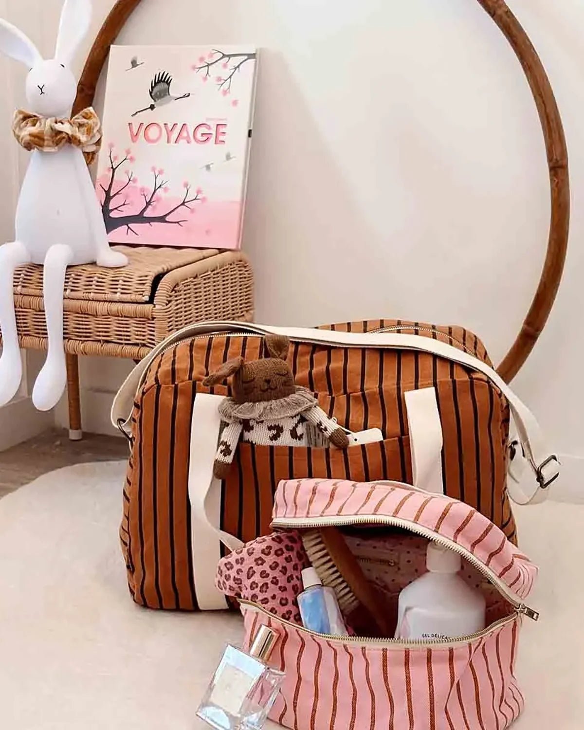 Rose in April - OONA Beautycase • Tennis Pecan/Strawberry - ROSA ECK