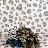Rose in April - SCRUNCHIE Haargummi • Zebra Weiß - Haargummi - ROSA ECK Concept Store