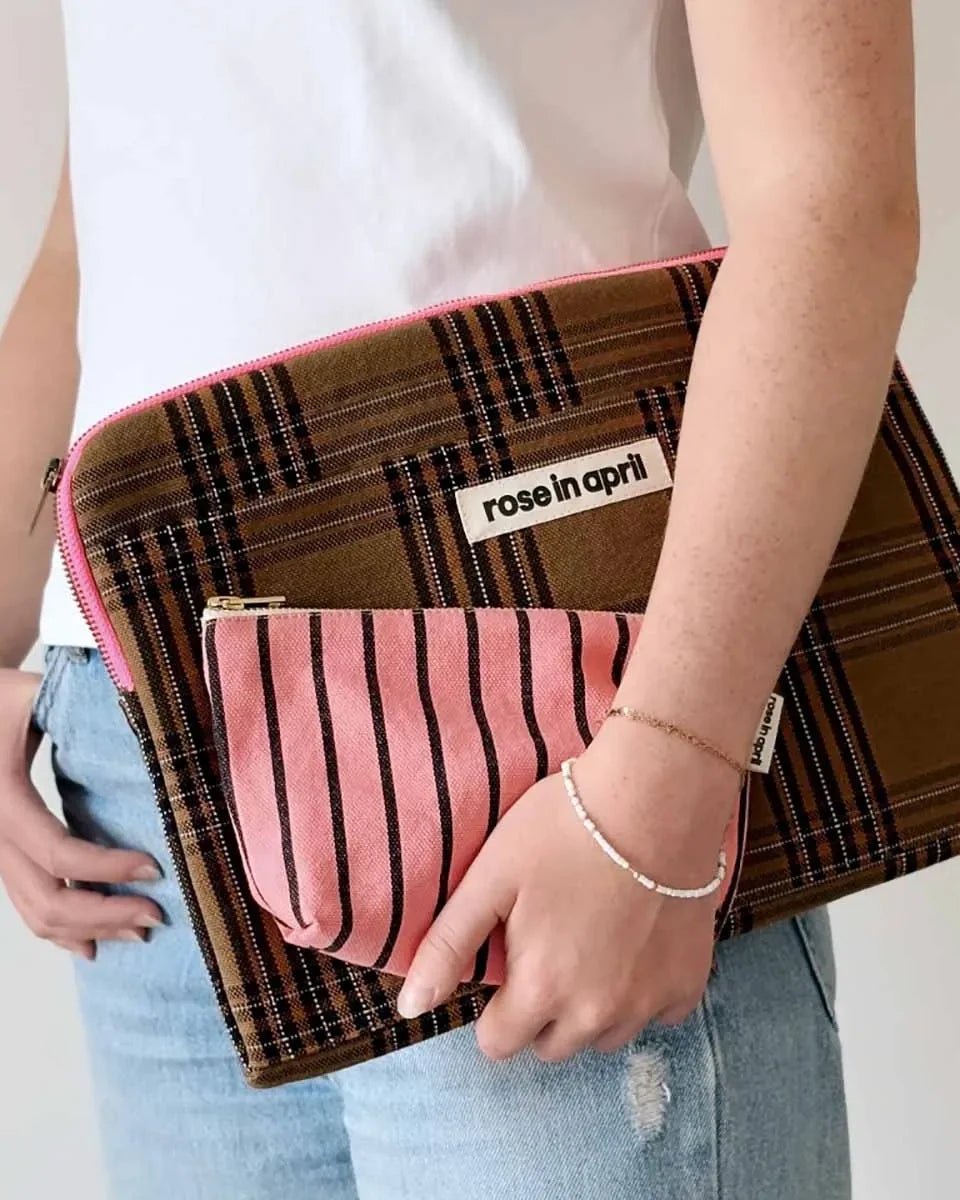 Rose in April - SOFIA Kleiner Kulturbeutel • Stripes Tennis Funky Pink - ROSA ECK