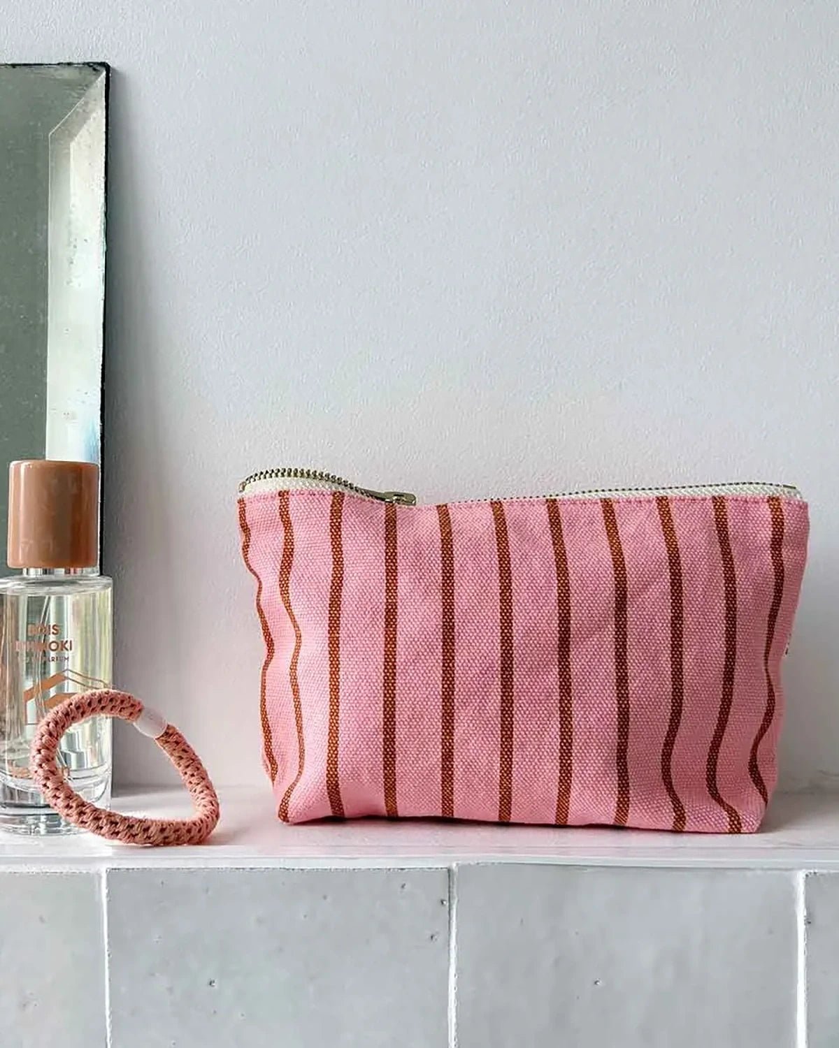 Rose in April - SOFIA Kleiner Kulturbeutel • Stripes Tennis Pecan/Strawberry - ROSA ECK