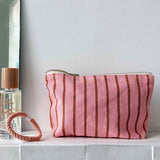 Rose in April - SOFIA Kleiner Kulturbeutel • Stripes Tennis Pecan/Strawberry - ROSA ECK
