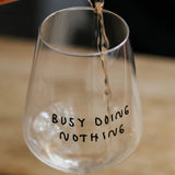 selekkt - BUSY DOING NOTHING Weinglas mit Spruch - Trinkglas - ROSA ECK Concept Store