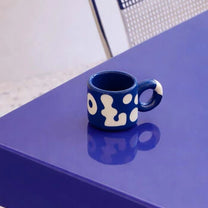 SOMANYBLOBS - BLOBS Espressotasse mit Henkel (65 ml) • Dunkelblau - ROSA ECK