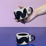 SOMANYBLOBS - CHUNKY LINE Cappuccinotasse (150 ml) • Schwarz - ROSA ECK