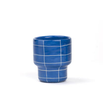 SOMANYBLOBS - GRID Tasse (220 ml) • Dunkelblau - ROSA ECK