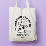 studio ciao - ANOTHER ONE BITES THE CRUST Jutebeutel - Tasche - ROSA ECK Concept Store