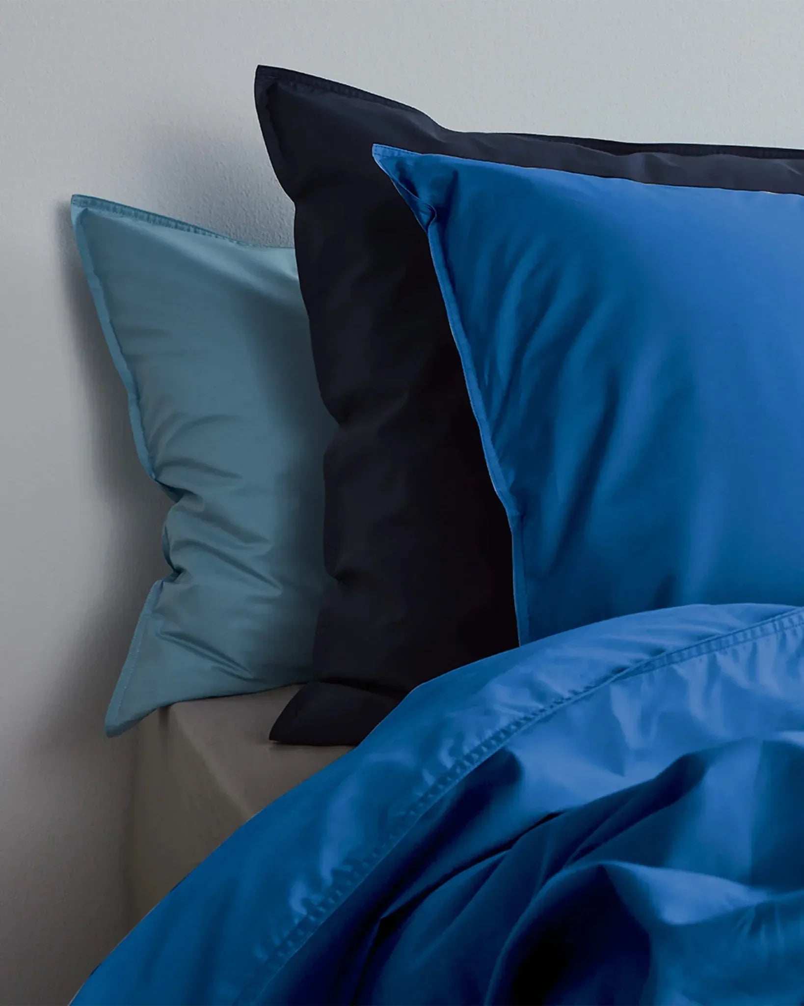 SUITE702 - Bettbezug aus Bio-Baumwolle • Cobalt Blue - ROSA ECK
