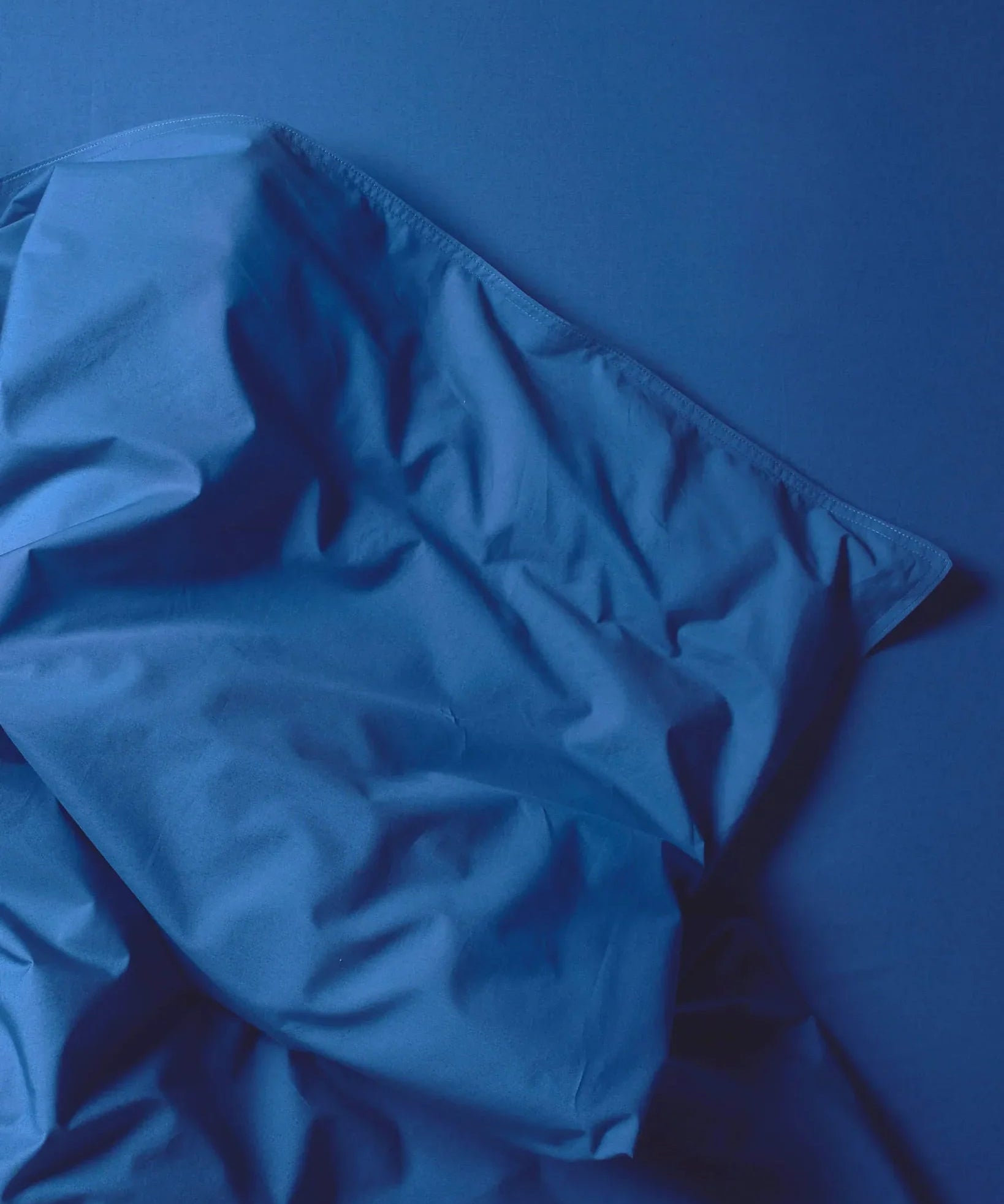 SUITE702 - Bettbezug aus Bio-Baumwolle • Cobalt Blue - ROSA ECK