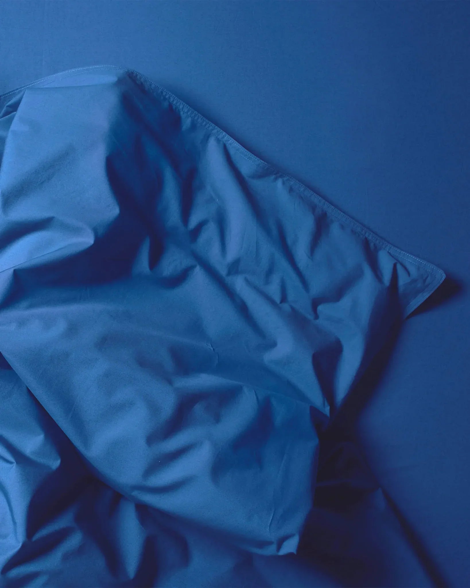 SUITE702 - Bettbezug aus Bio-Baumwolle • Cobalt Blue - ROSA ECK