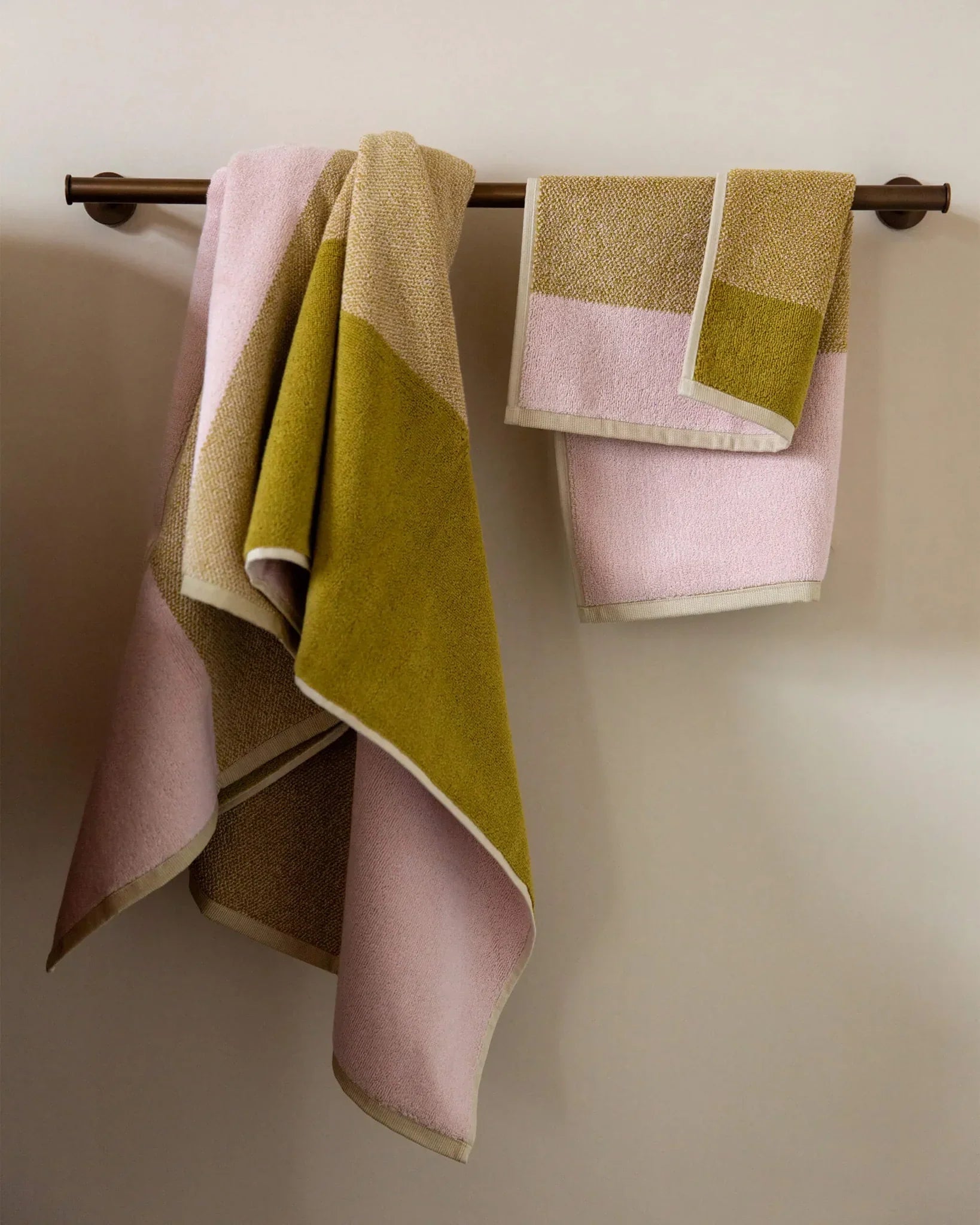 SUITE702 - BLEND Handtuch-Set (2 Stk.) • Blush-Olive - ROSA ECK