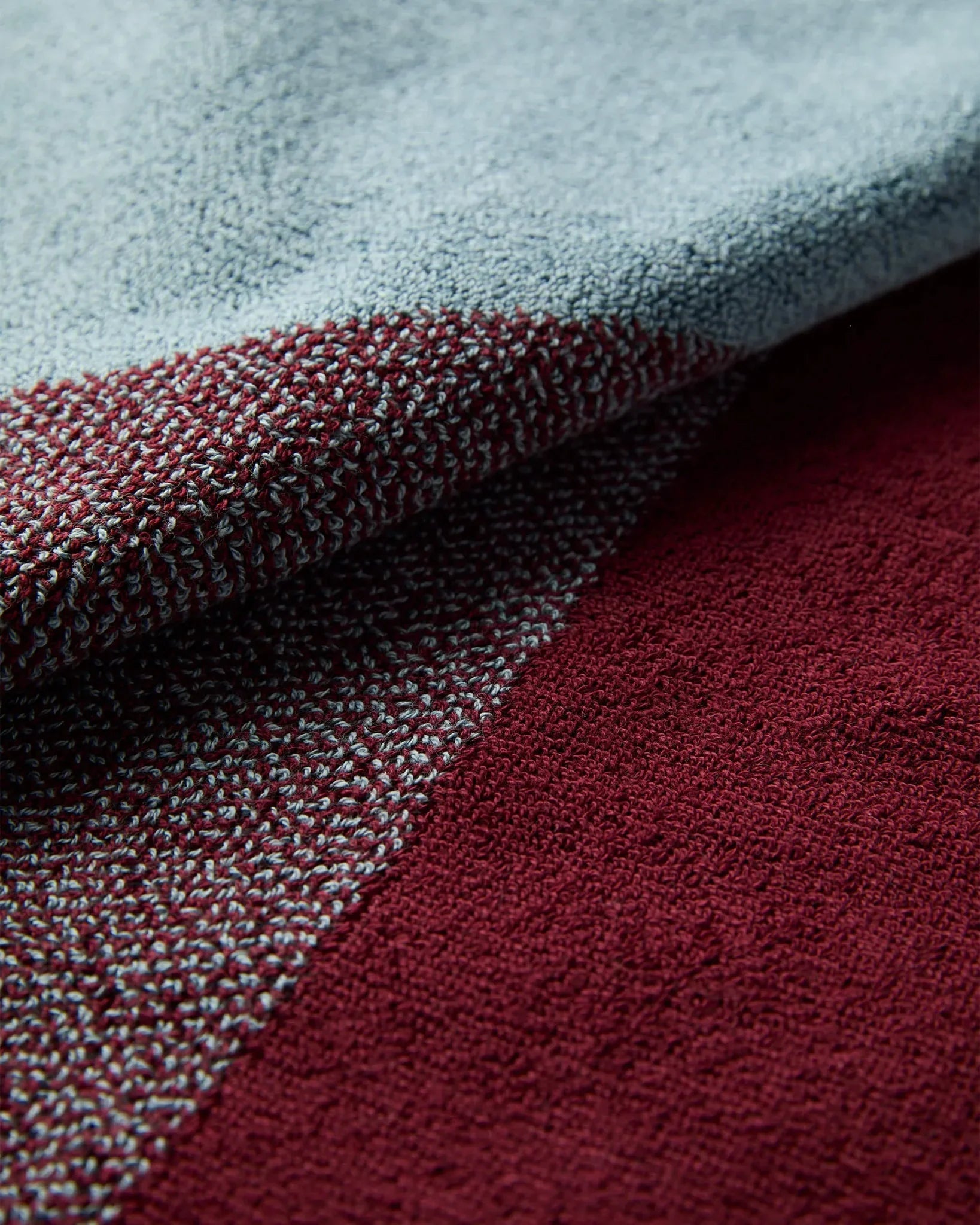 SUITE702 - BLEND Handtuch-Set (2 Stk.) • Sky Blue-Bordeaux - ROSA ECK