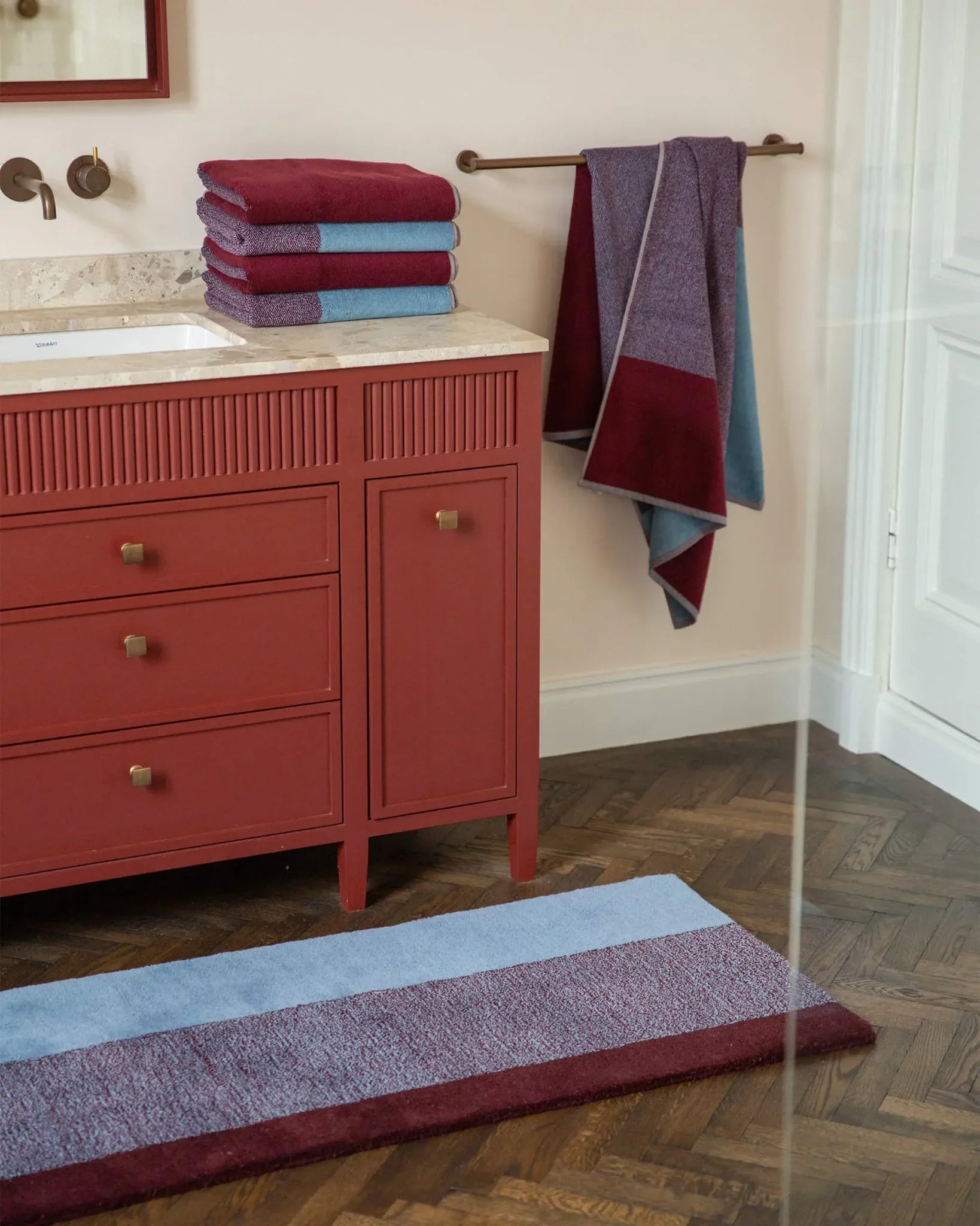 SUITE702 - BLEND Handtuch-Set (2 Stk.) • Sky Blue-Bordeaux - ROSA ECK