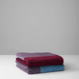 SUITE702 - BLEND Handtuch-Set (2 Stk.) • Sky Blue-Bordeaux - ROSA ECK