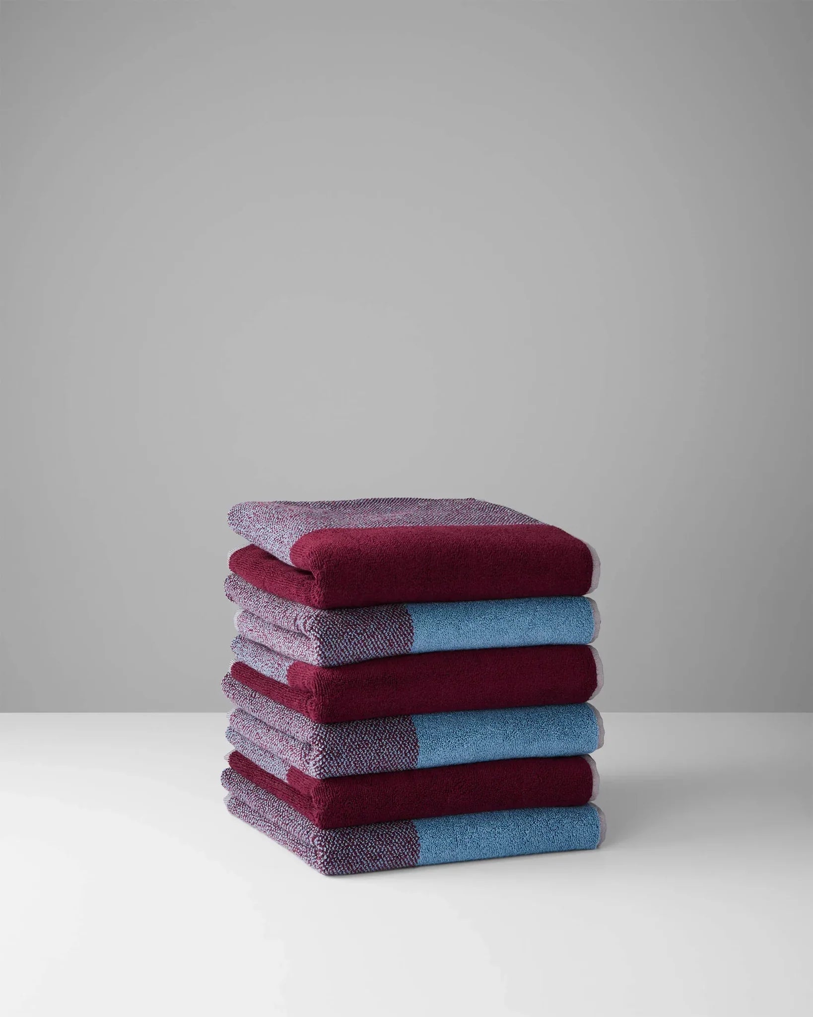SUITE702 - BLEND Handtuch-Set (2 Stk.) • Sky Blue-Bordeaux - ROSA ECK