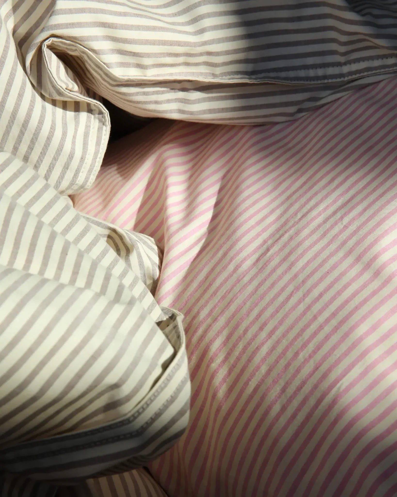 SUITE702 - Gestreifter Bettbezug aus Bio-Baumwolle (135 x 200 cm) • Pink-Ecru - ROSA ECK