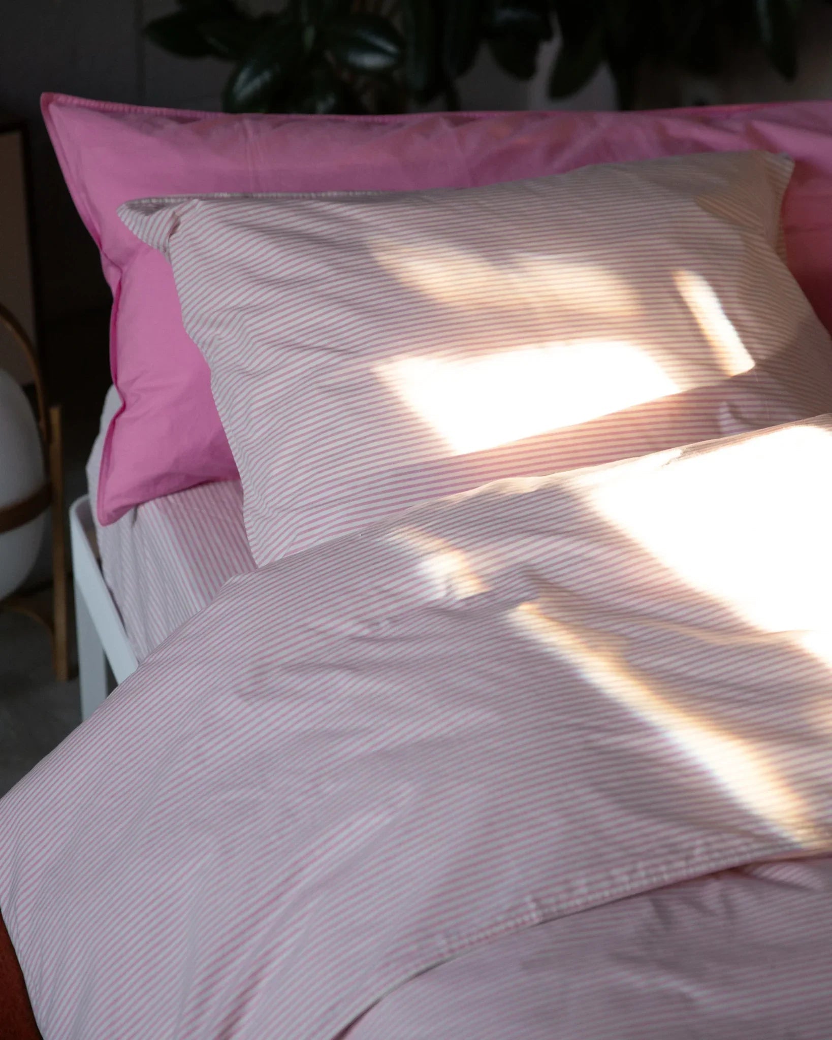 SUITE702 - Gestreifter Bettbezug aus Bio-Baumwolle (135 x 200 cm) • Pink-Ecru - ROSA ECK