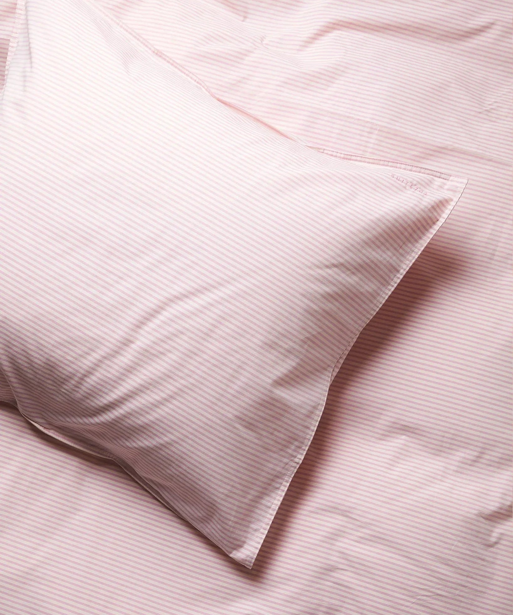 SUITE702 - Gestreifter Kissenbezug aus Bio-Baumwolle (80 x 80 cm) • Pink-Ecru - ROSA ECK