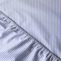 SUITE702 - Gestreiftes Spannbettlaken aus Bio-Baumwolle • Blue-Ecru - ROSA ECK