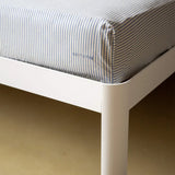 SUITE702 - Gestreiftes Spannbettlaken aus Bio-Baumwolle • Blue-Ecru - ROSA ECK
