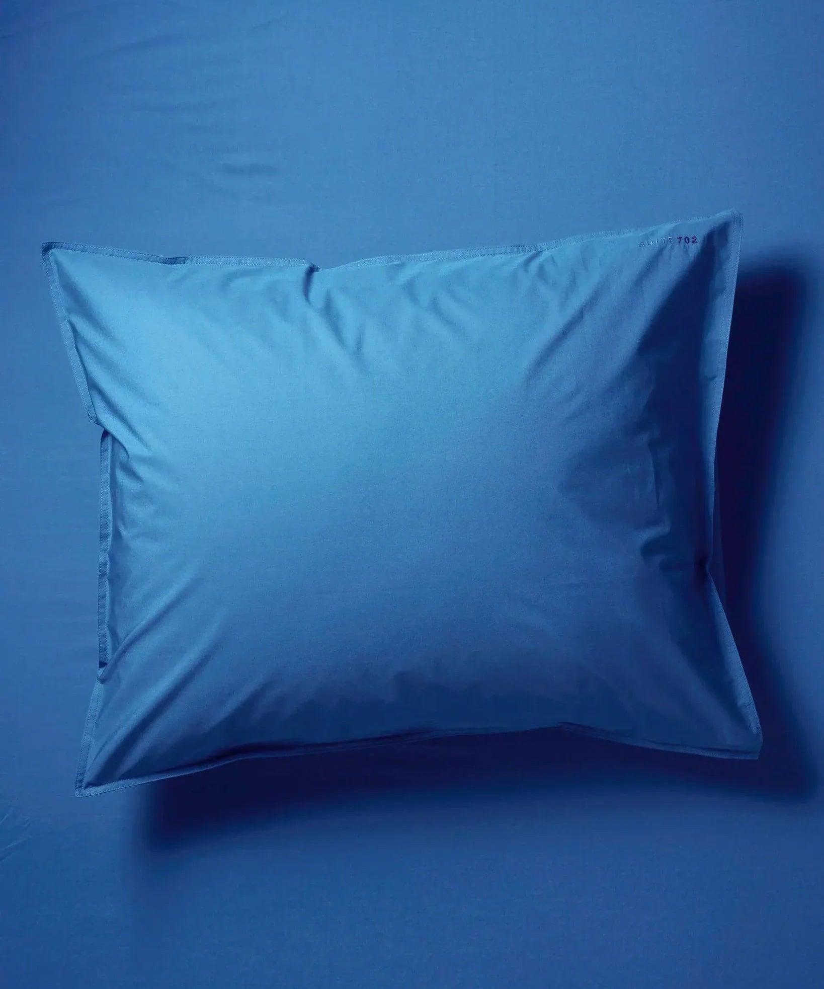 SUITE702 - Kissenbezug aus Bio-Baumwolle (80 x 80 cm) • Cobalt Blue - ROSA ECK