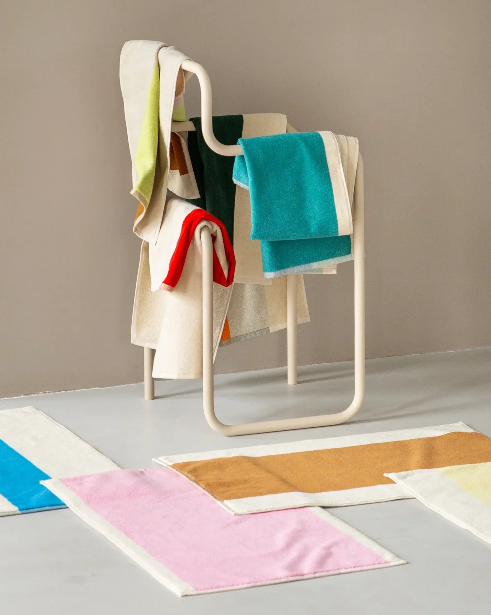 SUITE702 - MARTENS & MARTENS Badematte (50 x 80 cm) • Pink-Olive - ROSA ECK