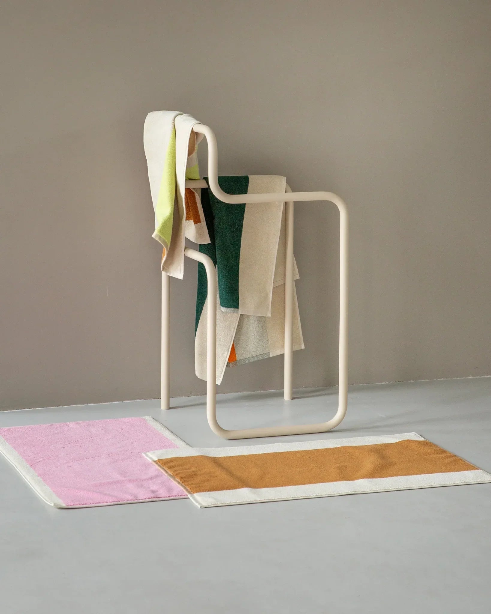 SUITE702 - MARTENS & MARTENS Badematte (50 x 80 cm) • Pink-Olive - ROSA ECK