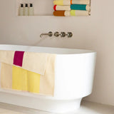 SUITE702 - MARTENS & MARTENS Badetuch (70 x 140 cm) • Yellow-Fuchsia - ROSA ECK