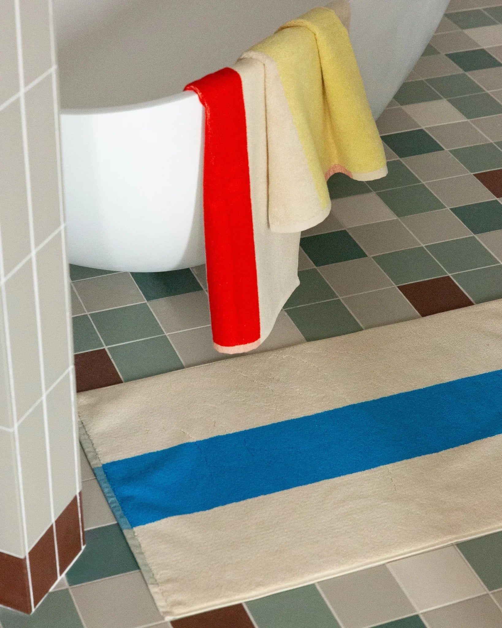 SUITE702 - MARTENS & MARTENS Handtuch (50 x 100 cm) • Red-Yellow - ROSA ECK