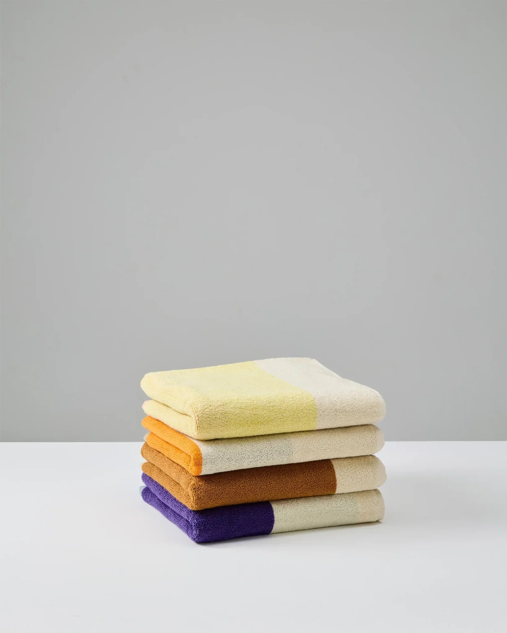 SUITE702 - MARTENS & MARTENS Handtuch (50 x 100 cm) • Red-Yellow - ROSA ECK