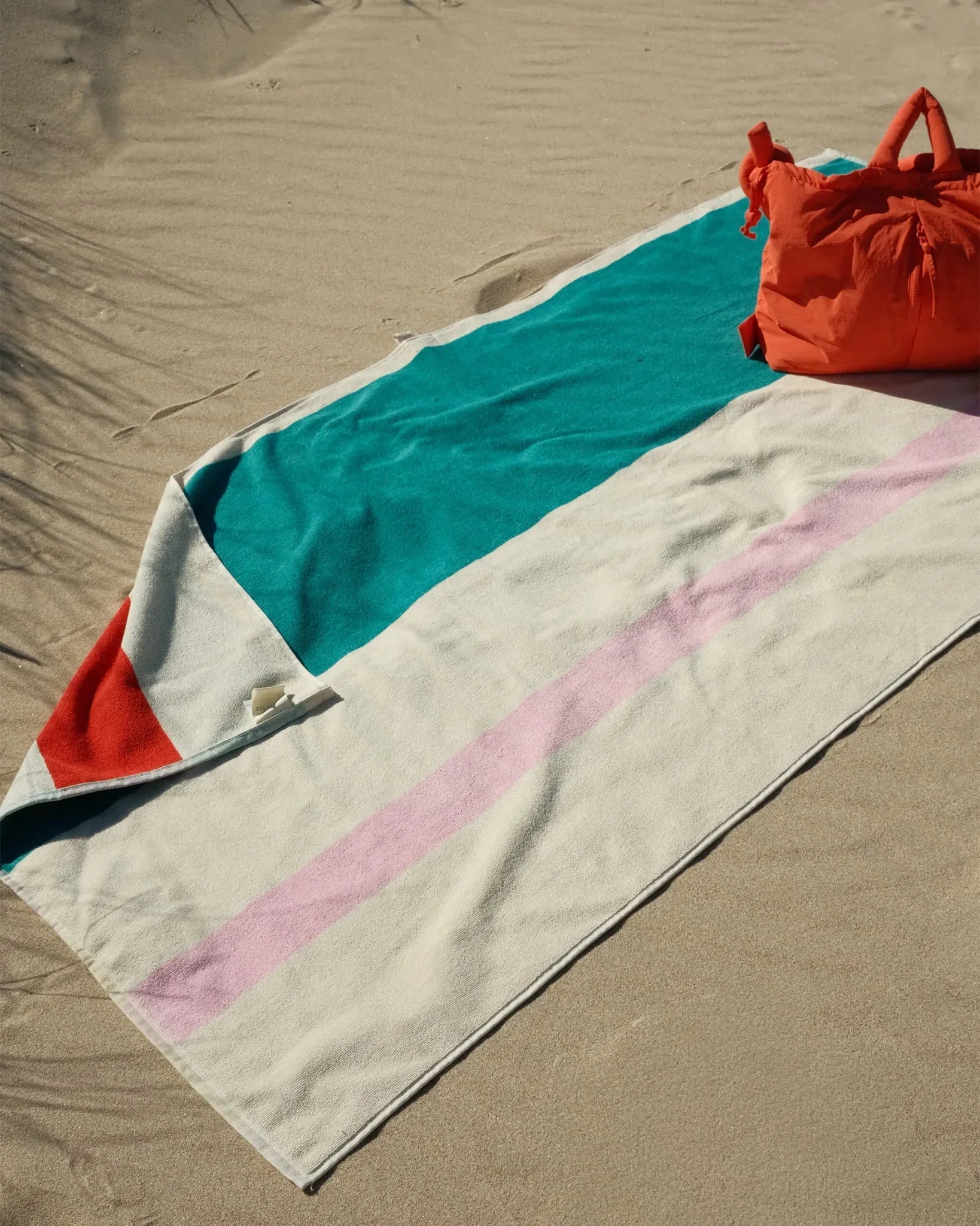 SUITE702 - MARTENS & MARTENS Strandtuch (90 x 180 cm) • Pink-Turquoise-Lime-Red - ROSA ECK